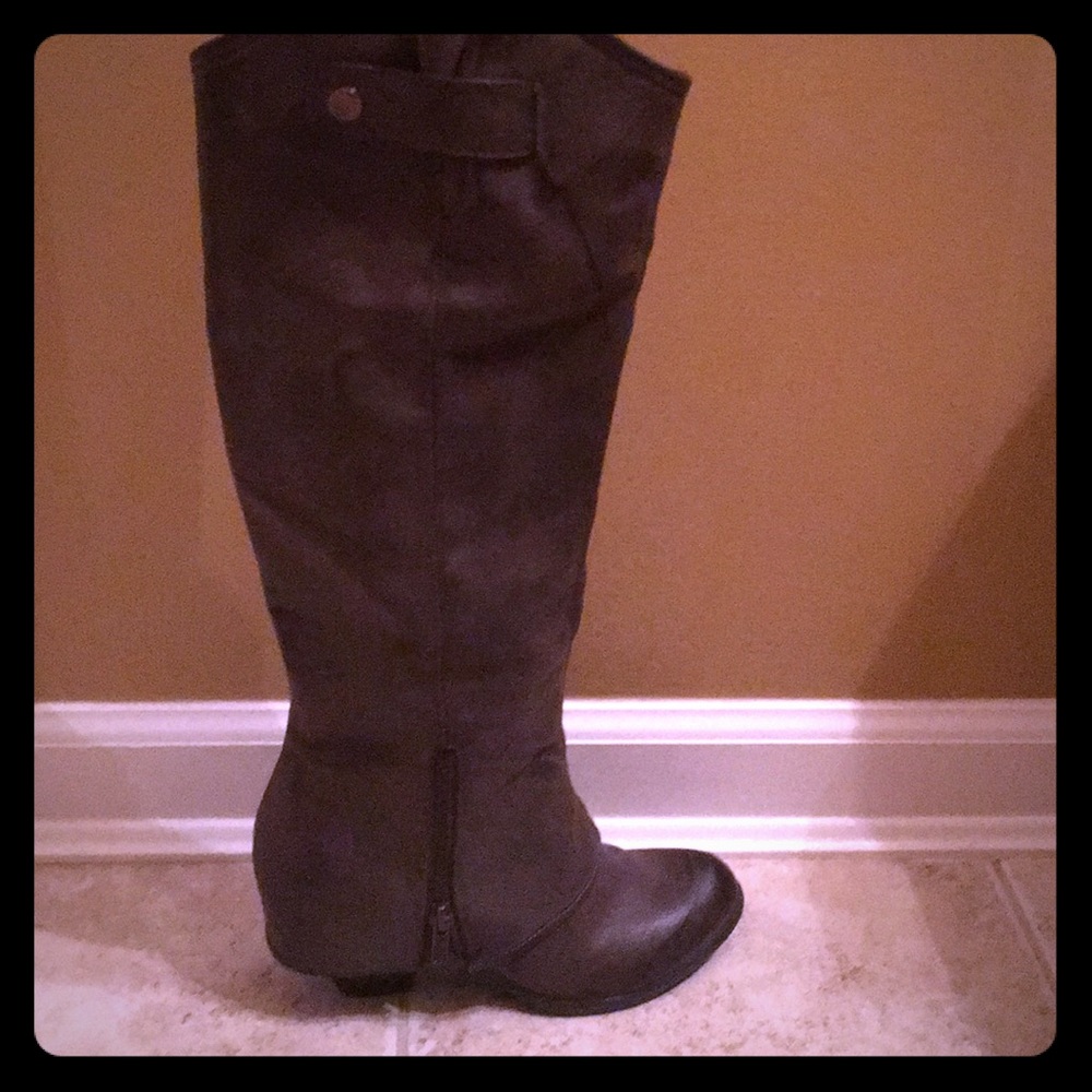 Women’s brown riding boots
